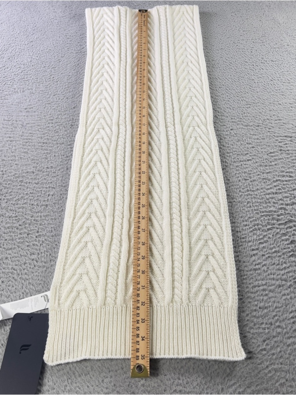 NWT Fabletics The Cable Knit Scarf Womens One Size Ivory Logo Preppy Comfy - Picture 4 of 7